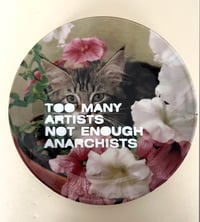 Image 1 of Assiette TOO MANY ARTISTS…