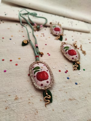 Image of Collana Conoscenza 🍎✨