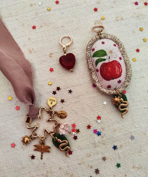 Image of Mono orecchino Conoscenza 🍎✨