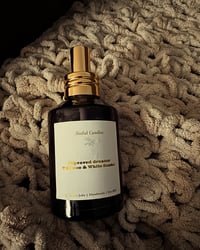 Tobacco + white santal perfume 