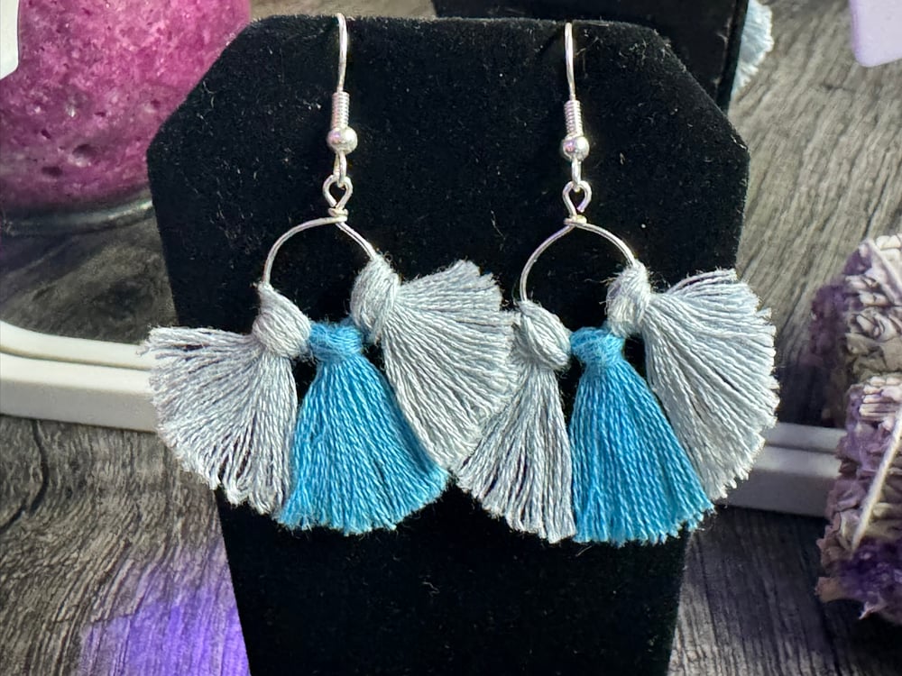 Image of Gray and Blue Macrame Earrings 