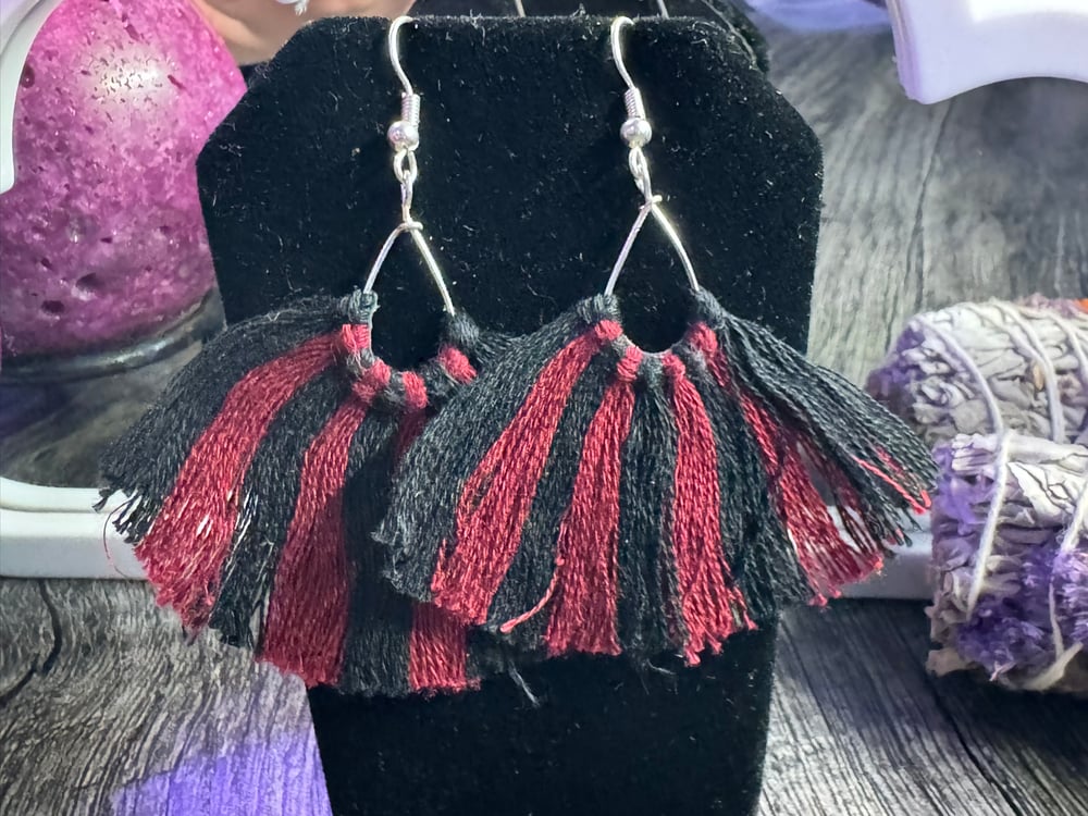Image of Maroon and Black Macrame Earrings 