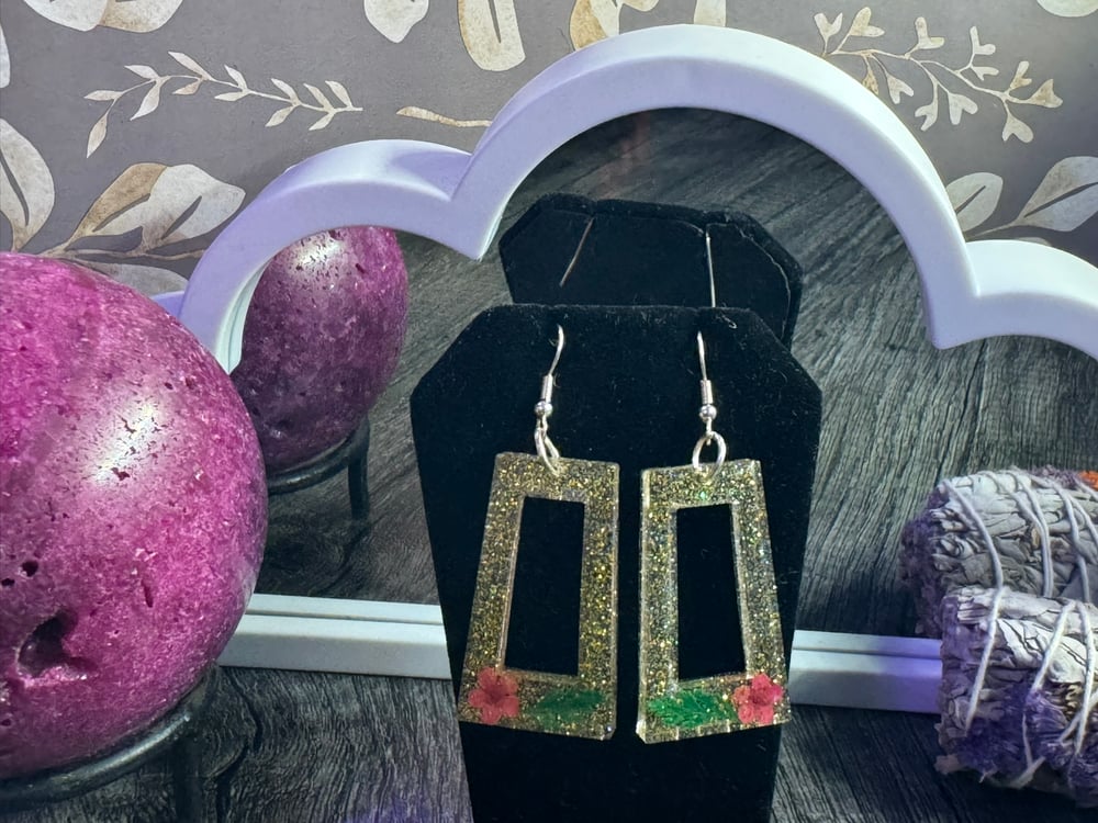 Image of Gold Flower Rectangular Earrings 