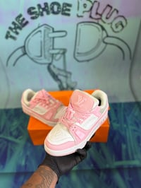 Image 2 of LV ROSE PINK light trainers
