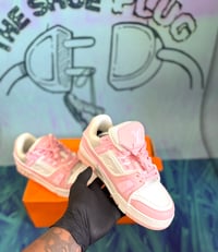 Image 3 of LV ROSE PINK light trainers