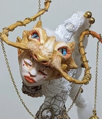 Image 1 of 白い龍女　White Dragoness
