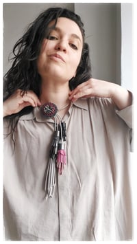 Image 13 of Collana floreale in pelle artigianale BLOOMING LONG - Assolo 40/2025 - Grace