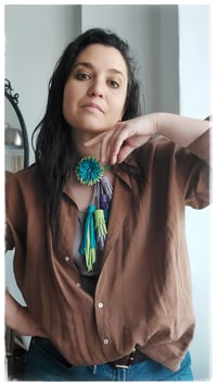Image 11 of Collana floreale in pelle artigianale BLOOMING LONG - Assolo 41/2025 - Iride