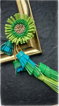 Image 11 of Collana floreale in pelle artigianale BLOOMING LONG - Assolo 43/2025 - Clori