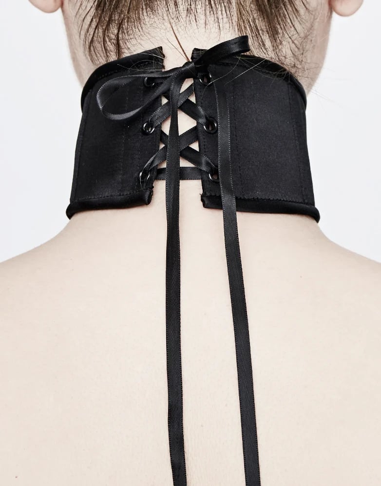 Image of CANICE SILK POSTURE COLLAR RED