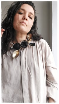 Image 12 of Collana scultura in pelle artigianale GARDEN COLLIER- Assolo 45/2025 - Esperidi II
