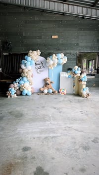 Celebrate in Style with Our Baby Shower Balloon Installations