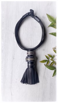 Image 8 of Collana artigianale in pelle KYOTO COLLIER - Assolo 50/2025 - "Yohji"