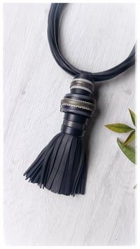 Image 7 of Collana artigianale in pelle KYOTO COLLIER - Assolo 50/2025 - "Yohji"
