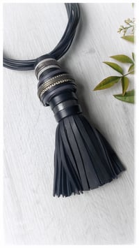 Image 6 of Collana artigianale in pelle KYOTO COLLIER - Assolo 50/2025 - "Yohji"