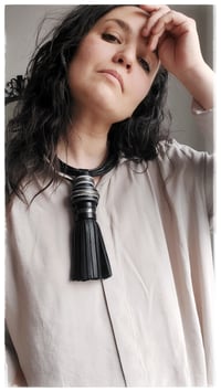 Image 10 of Collana artigianale in pelle KYOTO COLLIER - Assolo 50/2025 - "Yohji"