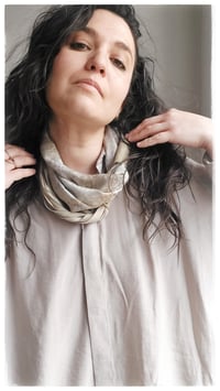 Image 13 of Collana artigianale in seta e pelle CONVERSO ft. Lucia Pascale - "Blanca" -