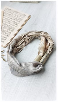 Image 11 of Collana artigianale in seta e pelle CONVERSO ft. Lucia Pascale - "Blanca" -