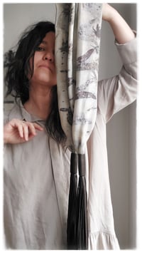 Image 8 of Collana artigianale in seta e pelle CONVERSO SCULTURA ft. Lucia Pascale - "Estatica" -
