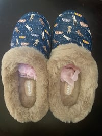 Foaming nurses shoes.
