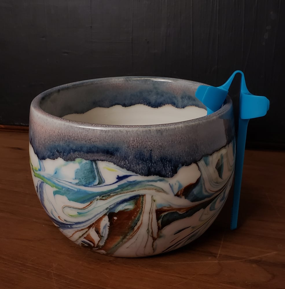 Image of 3 cup Marbled Snack Bowl with Snack Tongs 04202501