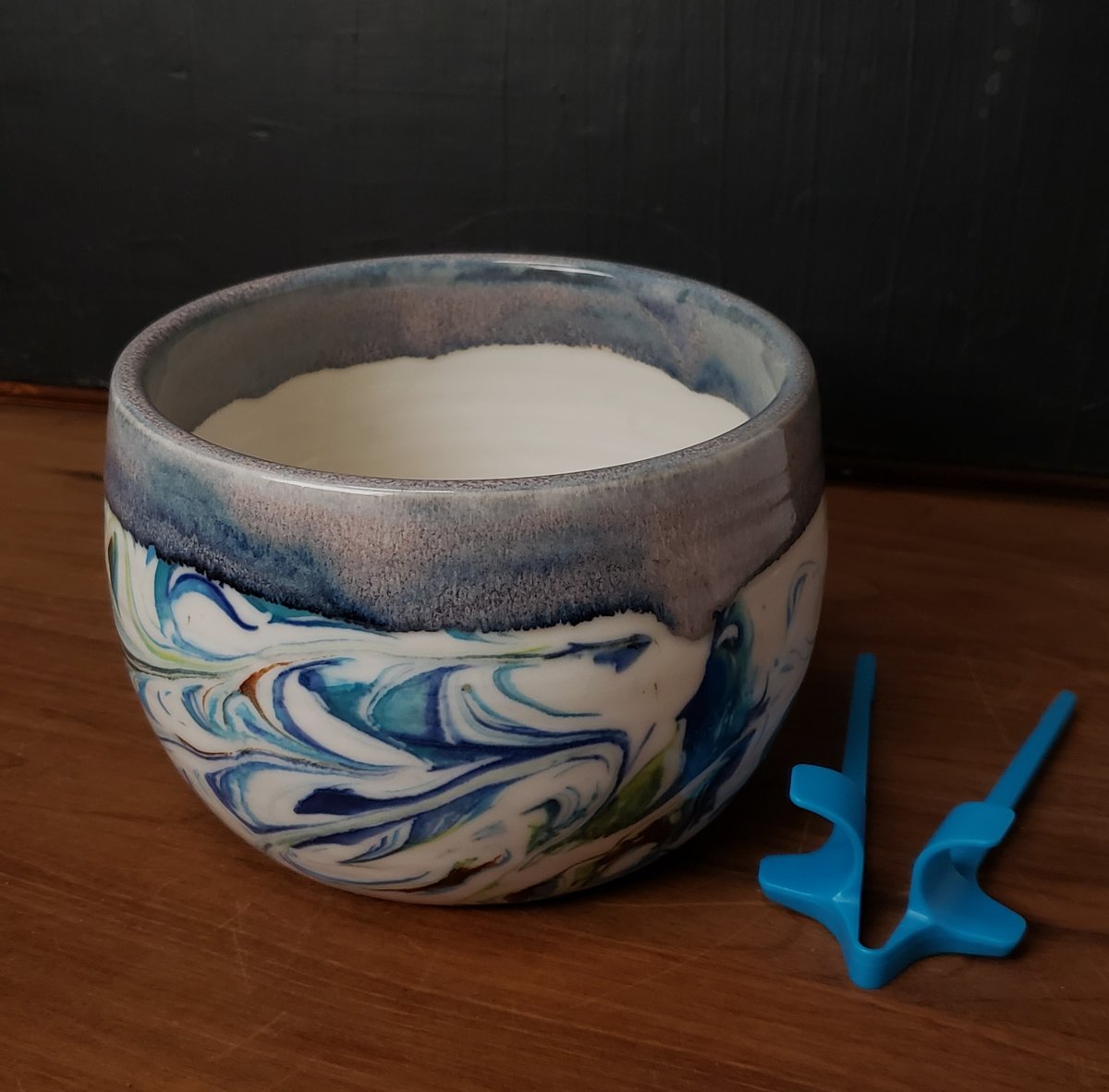 Image of 3 cup Marbled Snack Bowl with Snack Tongs 04202501