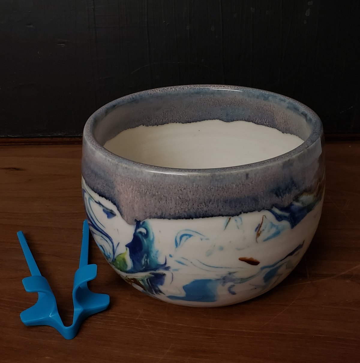 Image of 3 cup Marbled Snack Bowl with Snack Tongs 04202501