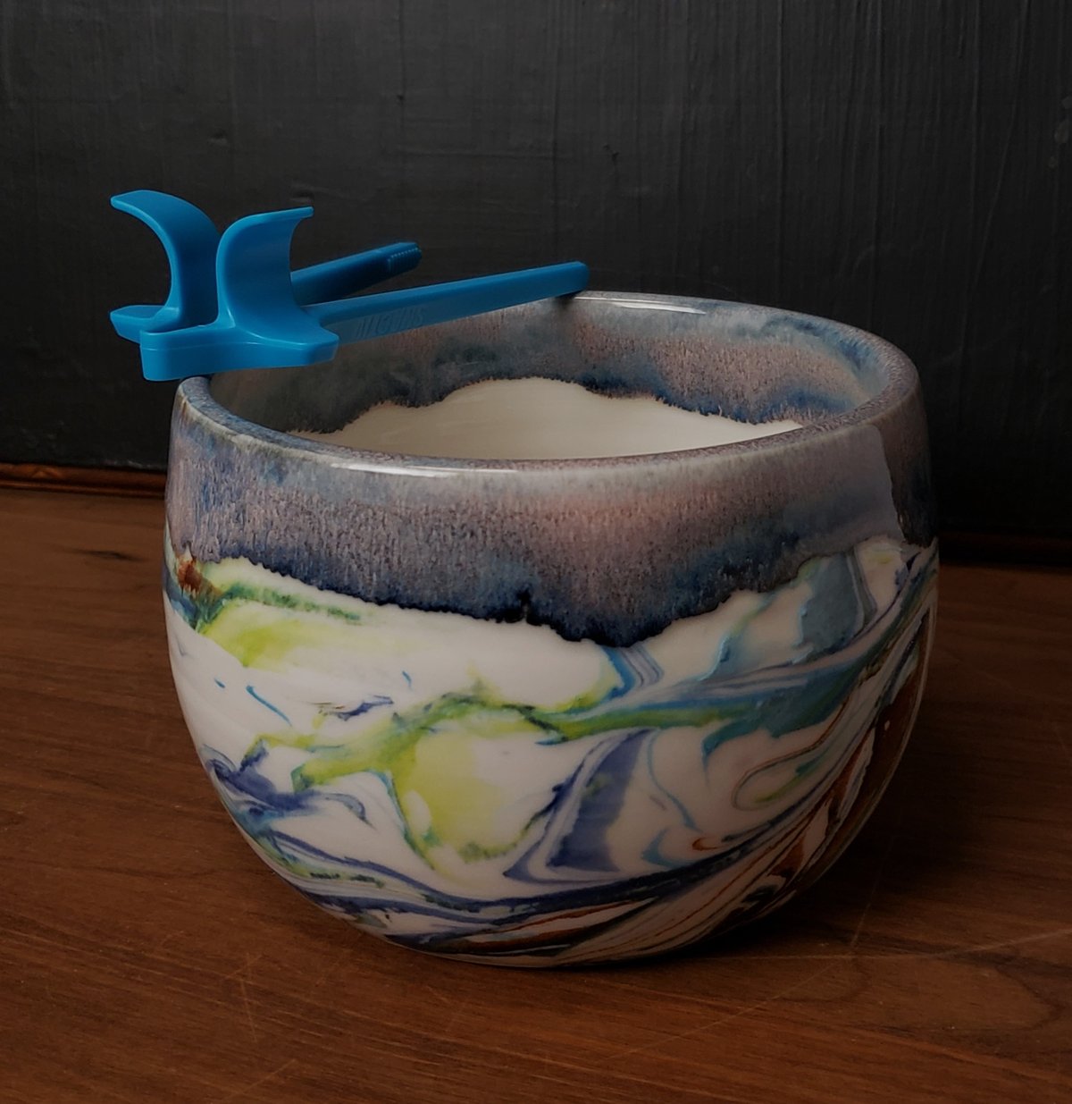 Image of 3 cup Marbled Snack Bowl with Snack Tongs 04202501