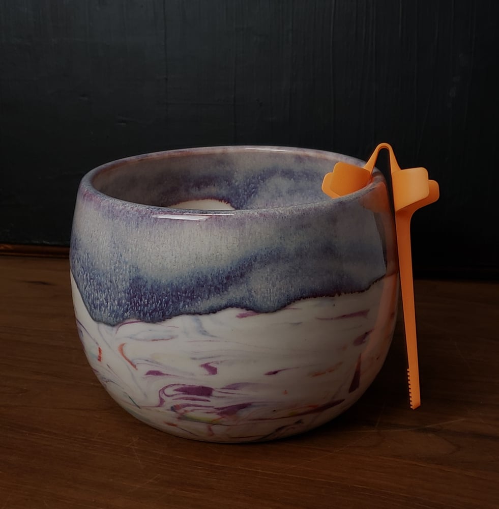 Image of 3.5 cup Marbled Snack Bowl with Snack Tongs 04202502