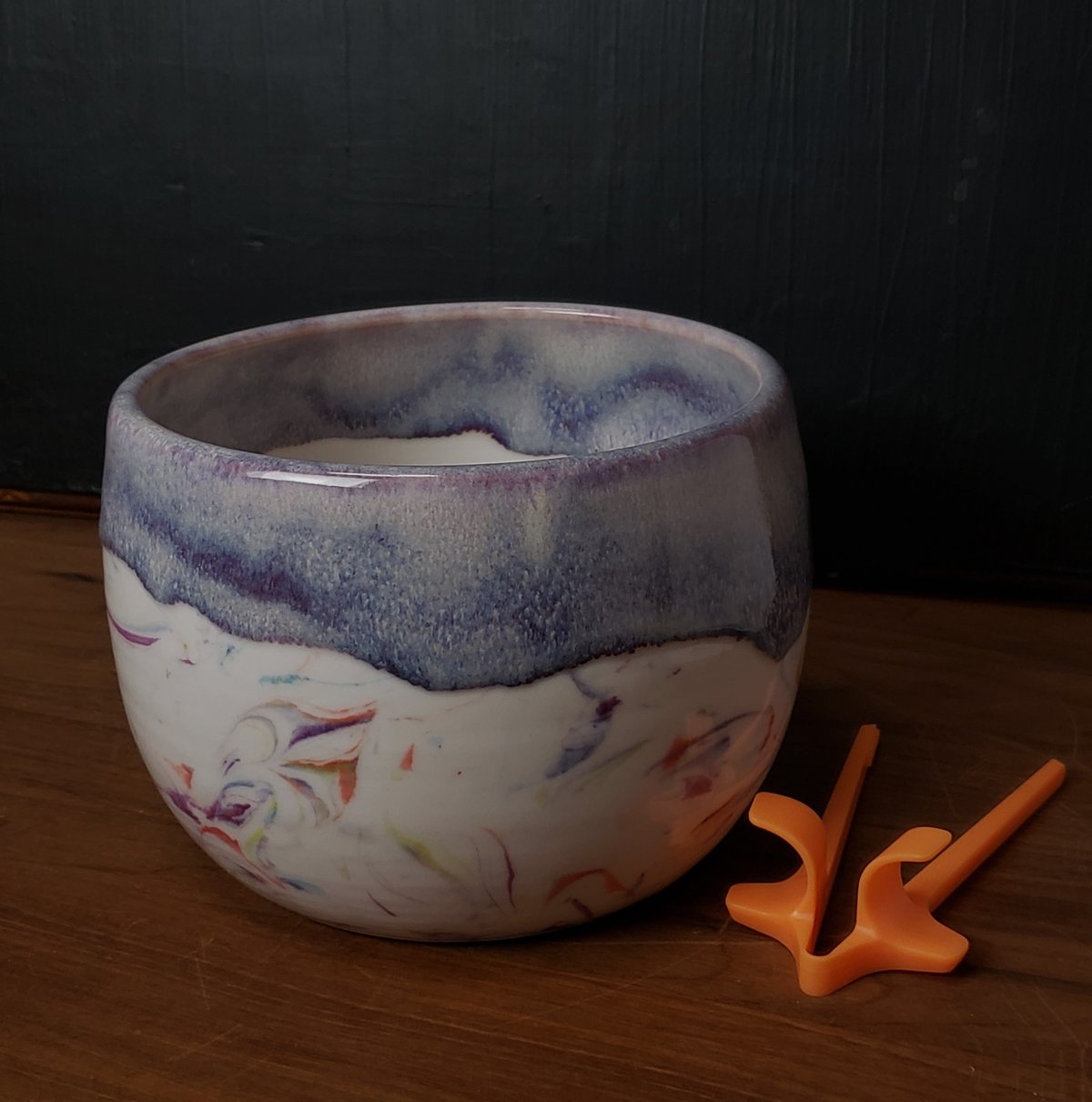 Image of 3.5 cup Marbled Snack Bowl with Snack Tongs 04202502