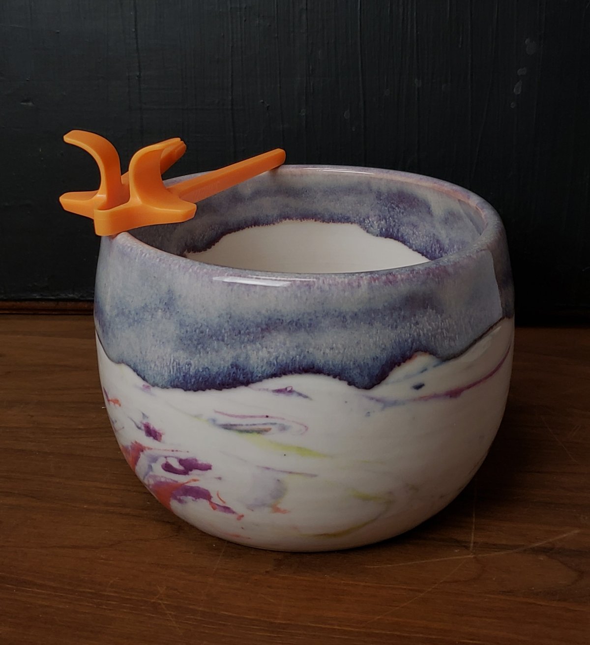 Image of 3.5 cup Marbled Snack Bowl with Snack Tongs 04202502