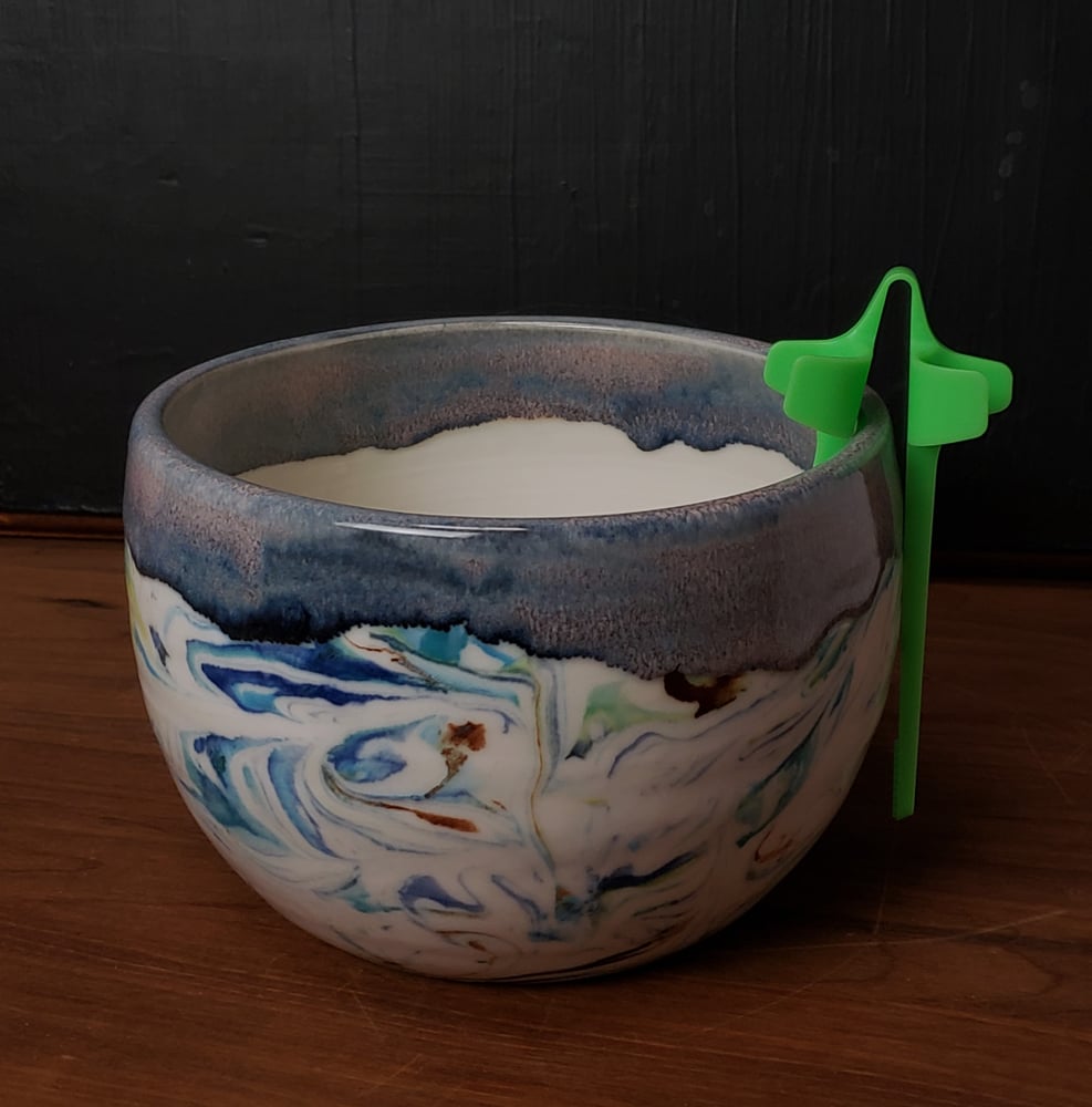 Image of 4 cup Marbled Snack Bowl with Snack Tongs 04202503
