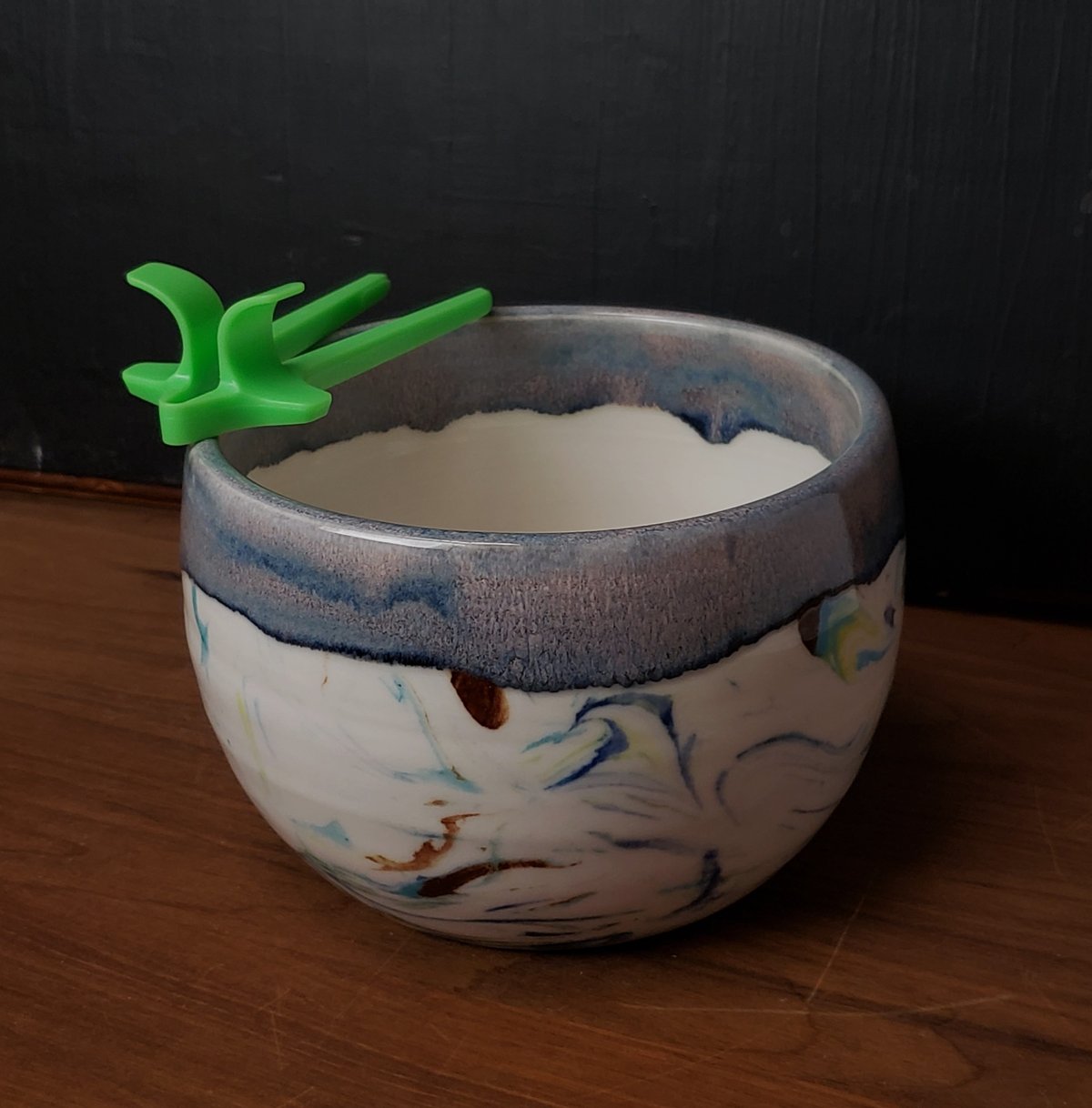Image of 4 cup Marbled Snack Bowl with Snack Tongs 04202503