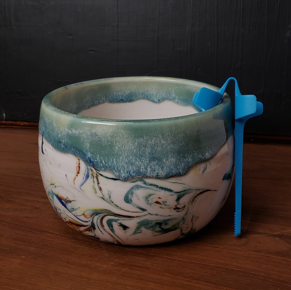 Image of 3 cup Marbled Snack Bowl with Snack Tongs 04202504
