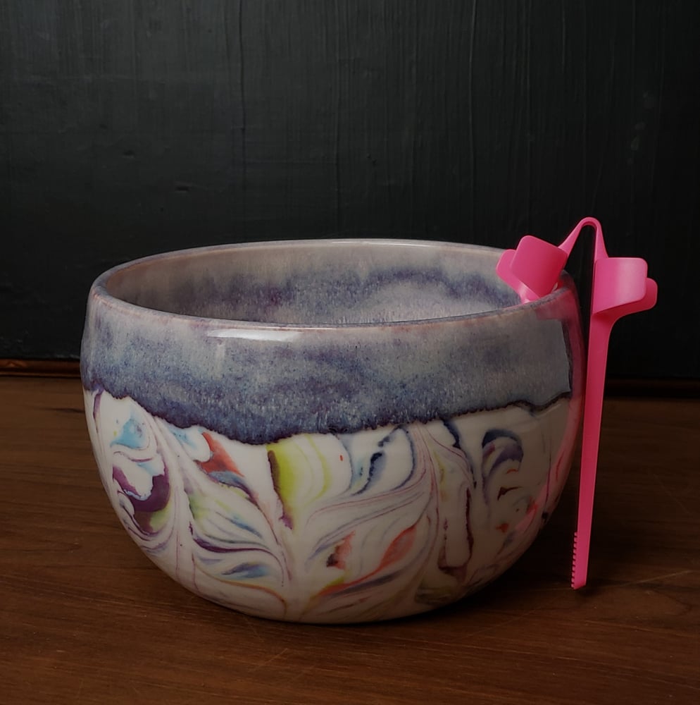 Image of 4 cup Marbled Snack Bowl with Snack Tongs 04202505