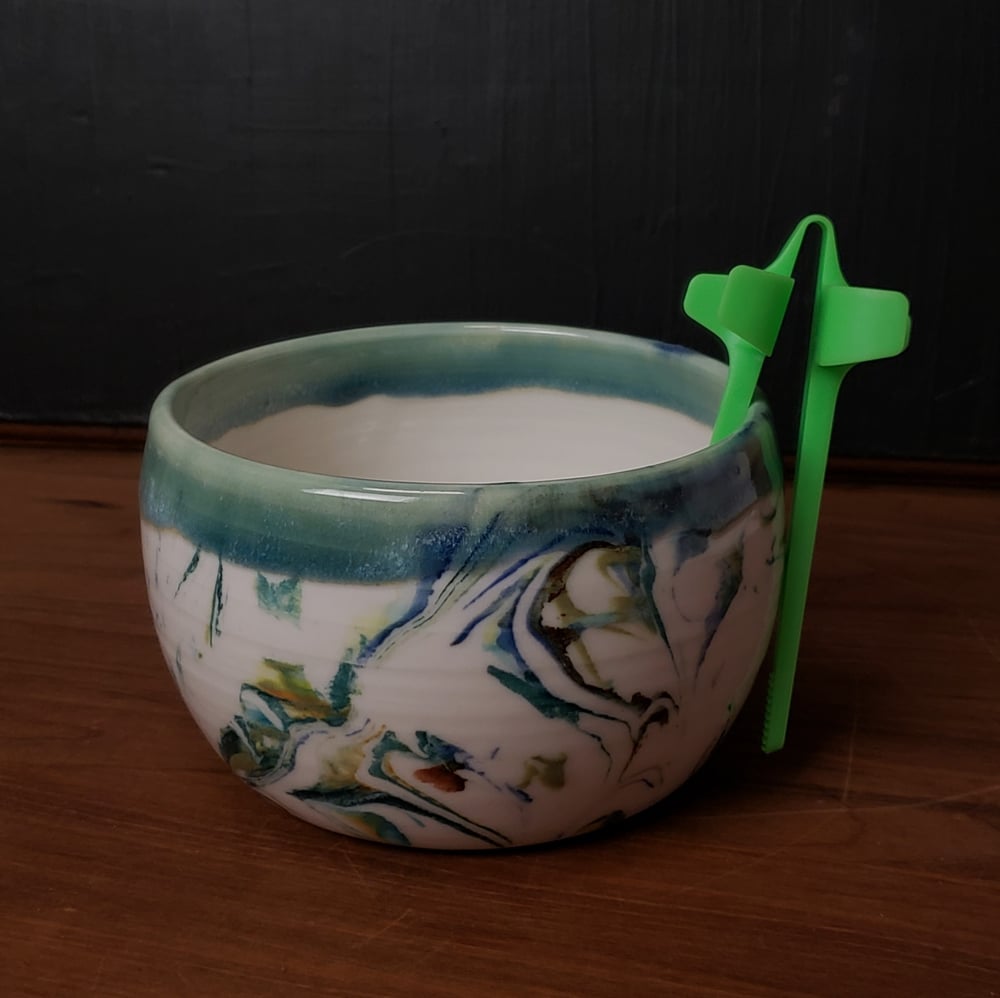Image of 3 cup Marbled Snack Bowl with Snack Tongs 04202506