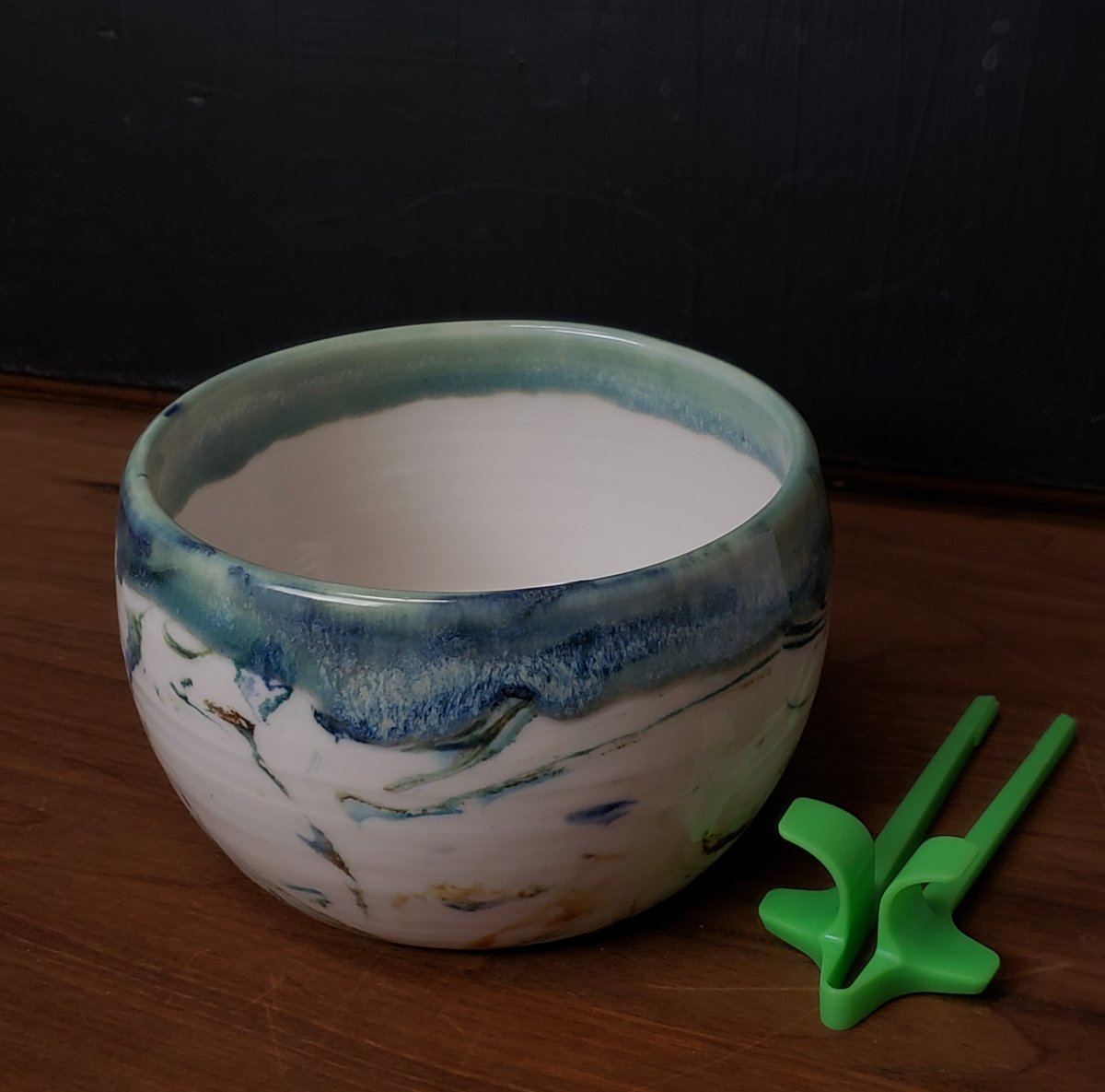 Image of 3 cup Marbled Snack Bowl with Snack Tongs 04202506