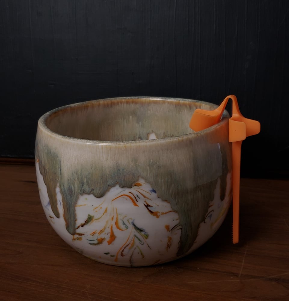 Image of 4 cup Marbled Snack Bowl with Snack Tongs 04202507
