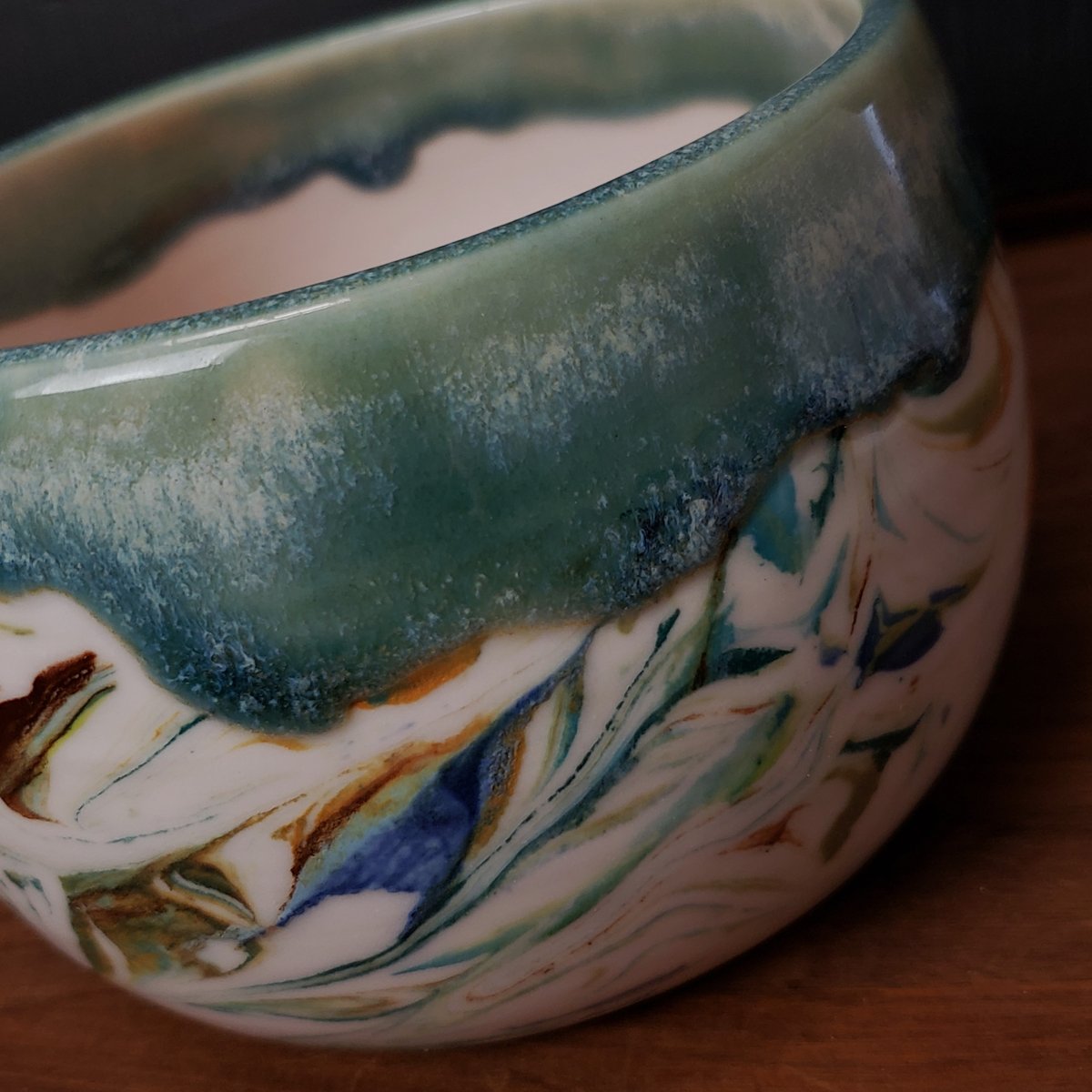 Image of 3 cup Marbled Snack Bowl with Snack Tongs 04202508