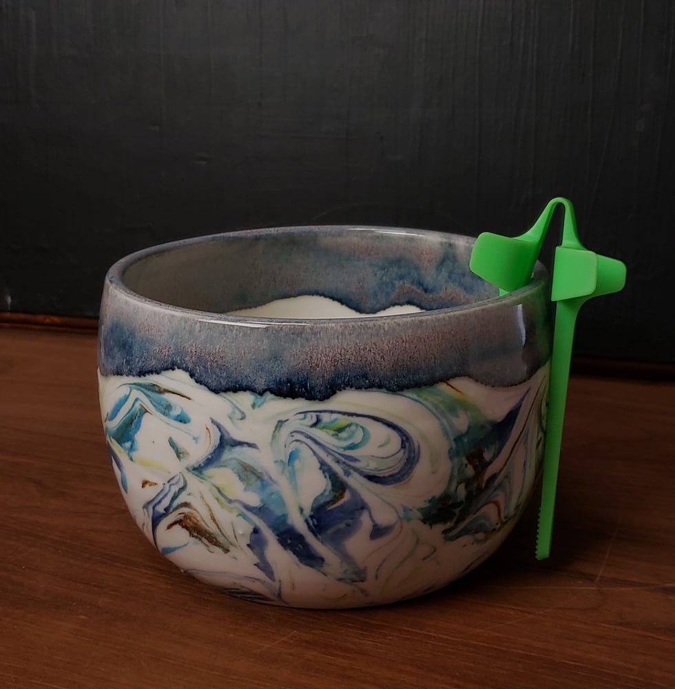 Image of 3 cup Marbled Snack Bowl with Snack Tongs 042025011