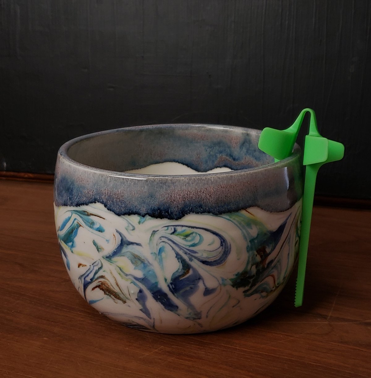 Image of 3 cup Marbled Snack Bowl with Snack Tongs 042025011