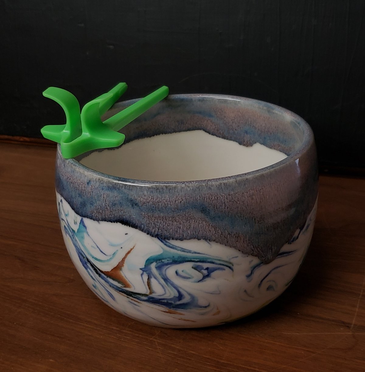Image of 3 cup Marbled Snack Bowl with Snack Tongs 042025011