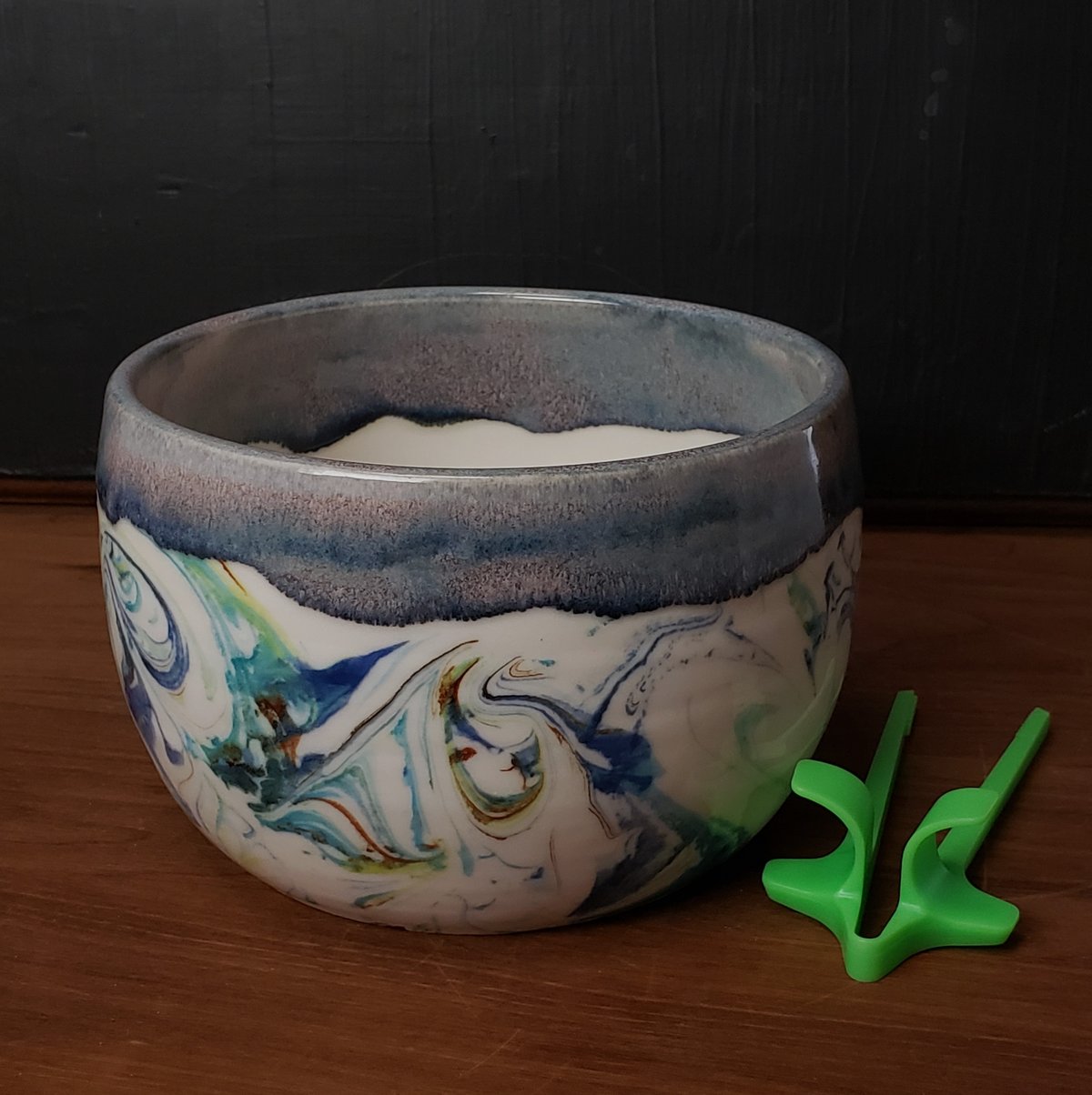 Image of 3 cup Marbled Snack Bowl with Snack Tongs 042025011