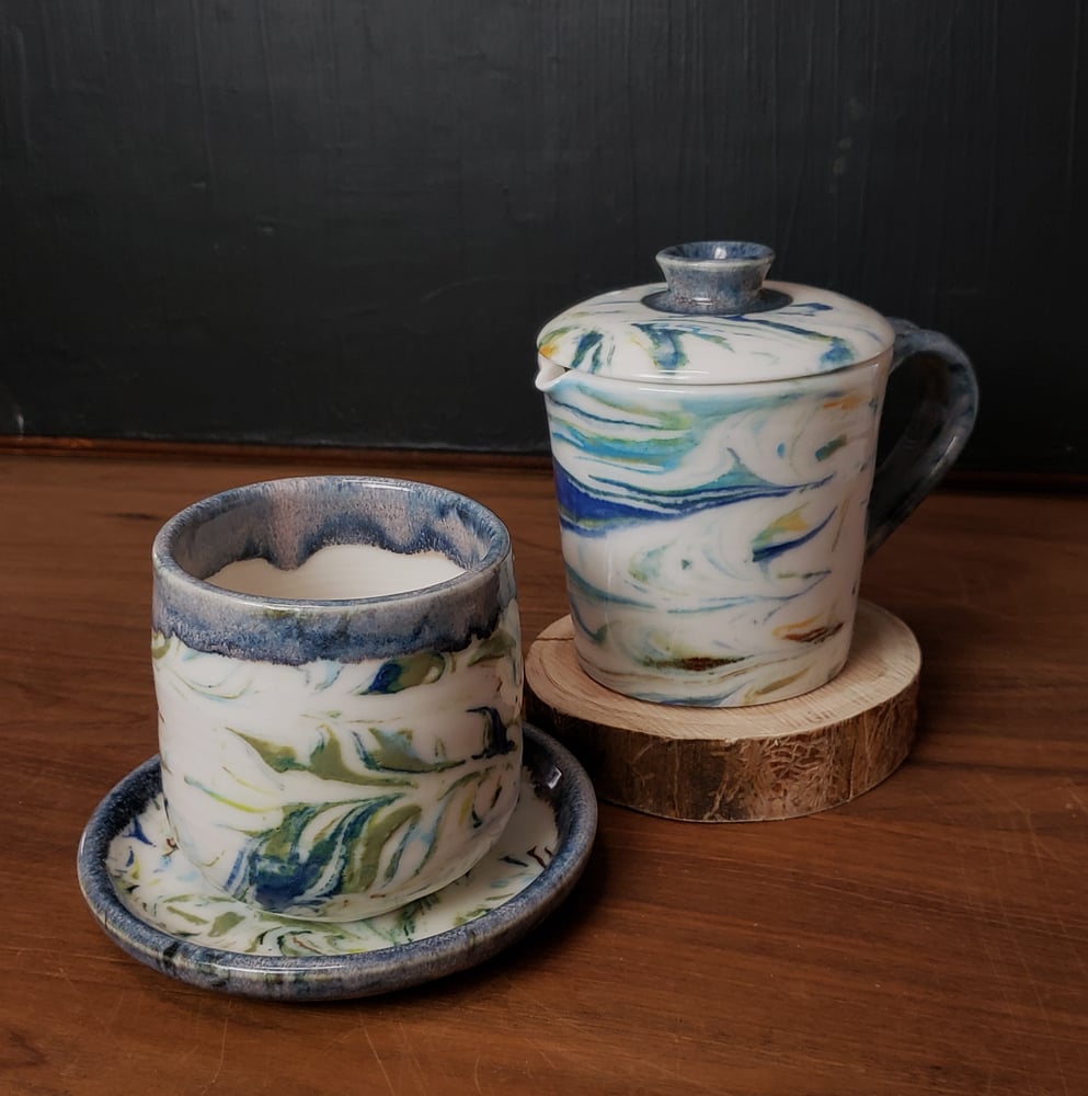 Image of 6 oz. (175 ml) Marbled Tea Steeper with Cup and Saucer 04202501