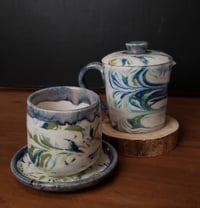 Image 3 of 6 oz. (175 ml) Marbled Tea Steeper with Cup and Saucer 04202501
