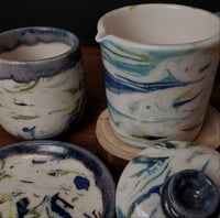 Image 6 of 6 oz. (175 ml) Marbled Tea Steeper with Cup and Saucer 04202501