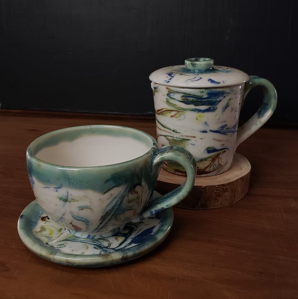 Image of 6 oz. (175 ml) Marbled Tea Steeper with Cup and Saucer 04202503