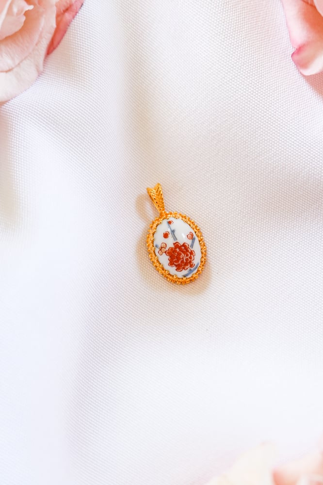 Image of Vintage Goldimari Porcelain Pendant from Japan