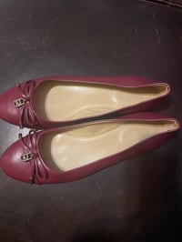 Image 1 of Mk beautiful real leather burgundy color.