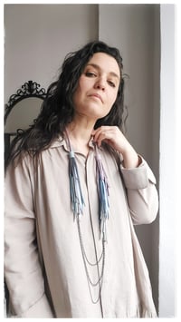 Image 11 of Collana in pelle artigianale NINFA CHAINS - Assolo 53/2025 - "Glicine"